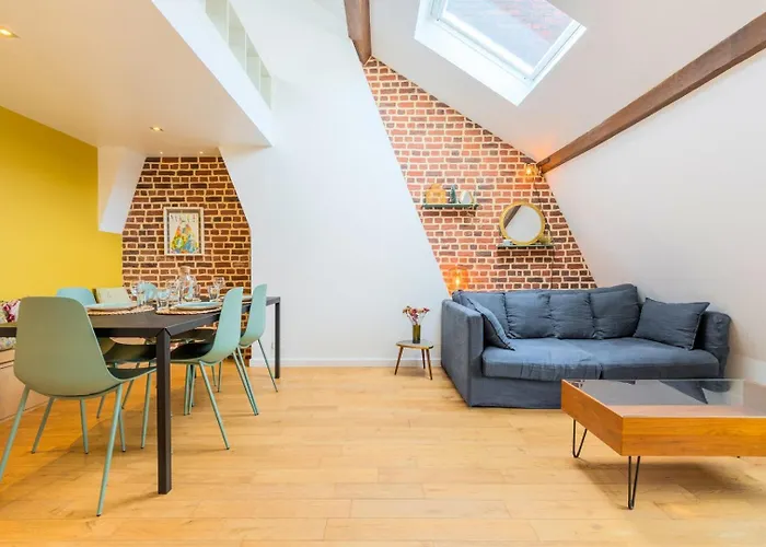 Charming Bright Flat In Vieux Lille.