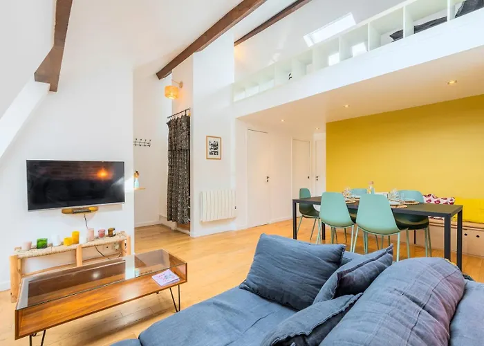 Charming Bright Flat In Vieux Lille.